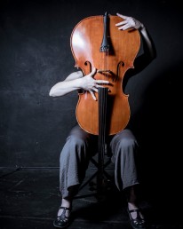 Vociferio Fotografía de artistas, la violoncelista Deborah Walker